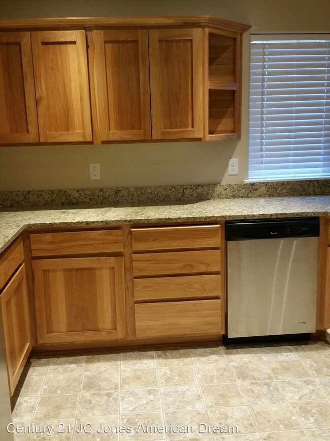 Foto del edificio - 3 br, 2 bath House - 1578 SW Yucca St.