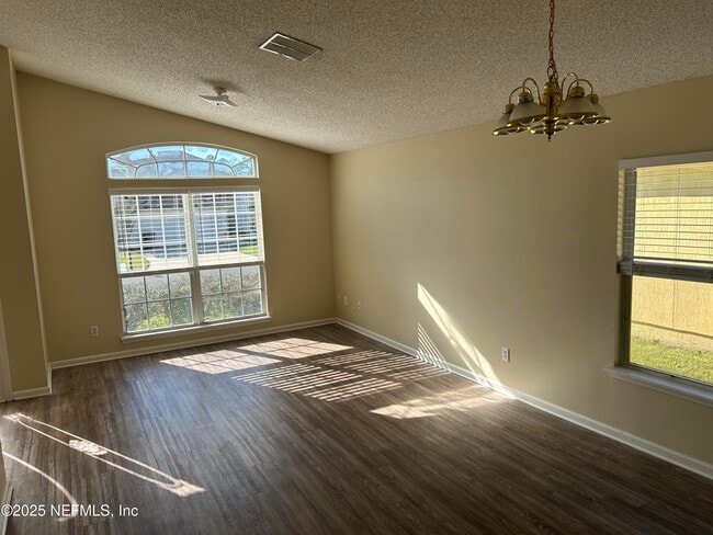 Foto del edificio - 1425 Laurel Oak Dr