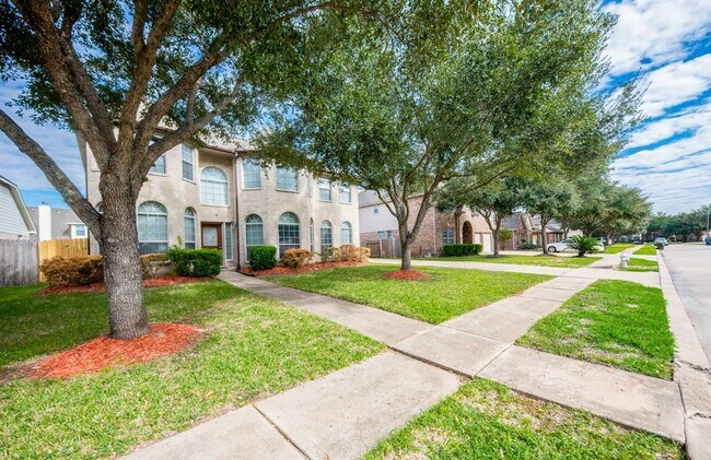 Foto del edificio - 21702 Cozy Hollow Ln