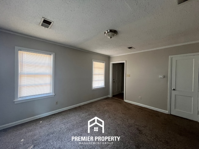 Building Photo - 1058 S Highland St