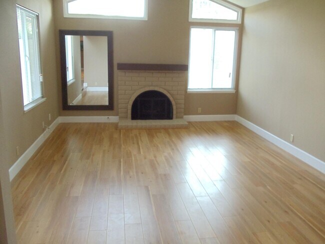 Building Photo - 72 Delegado Ct