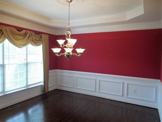 Foto del edificio - Large Colonial in Twin Hickory  **Availabl...