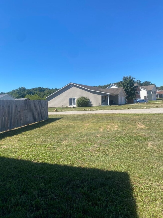 Building Photo - 16830 Huntington Ln