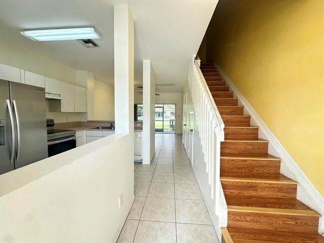 Building Photo - 420 SW 122nd Ave