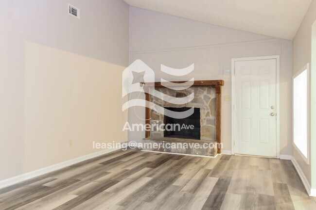Building Photo - 3752 Fairington Dr