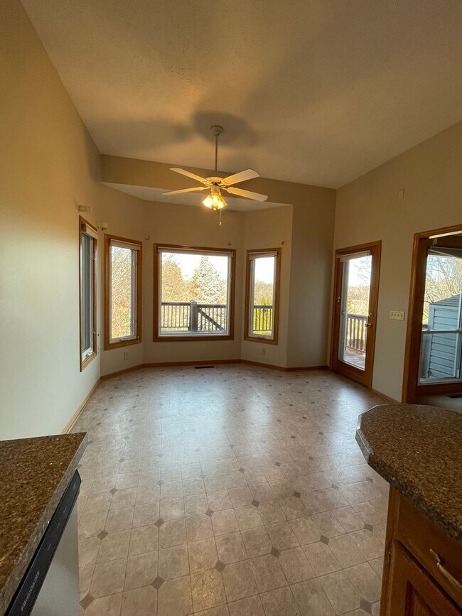 Foto del edificio - 17116 I St