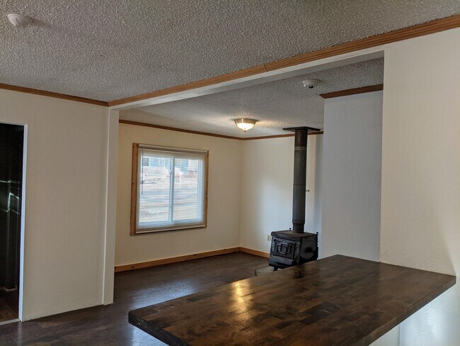 Building Photo - 942 N Marias Ave