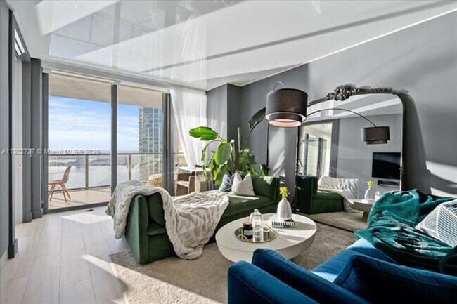 Foto del edificio - 650 NE 32nd St