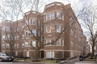 Building Photo - 6042 N Kenmore Ave