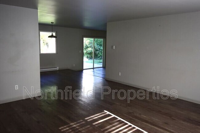 Foto del edificio - 12421 51st Ave SE