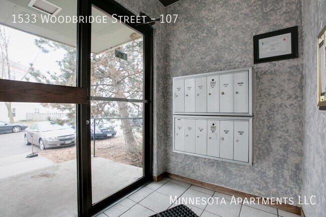 Building Photo - Beautiful Corner 2 Bedroom