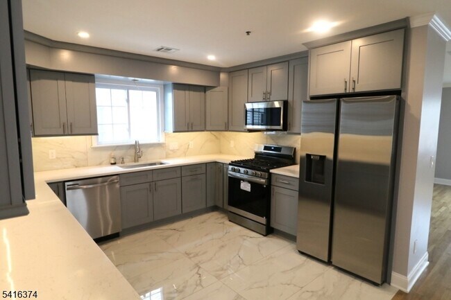 Building Photo - 22 St Francis St