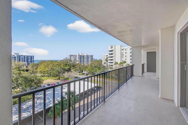 Foto del edificio - 150 Belleview Blvd