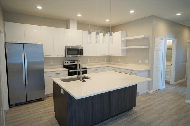 Building Photo - 4104 N Thatcher Ave