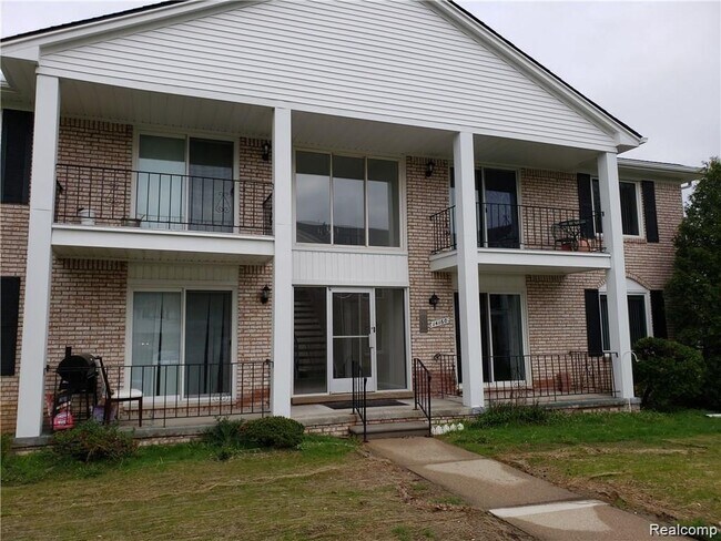 Building Photo - 14160 Camelot Dr