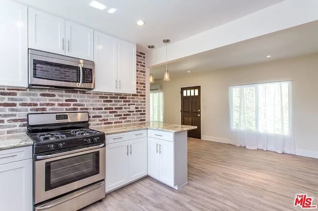 Foto del edificio - 8912 Krueger St