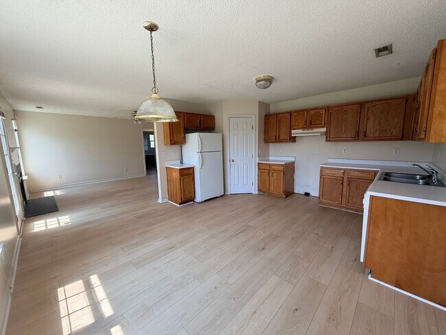 Building Photo - 908 Mourning Dove Pl