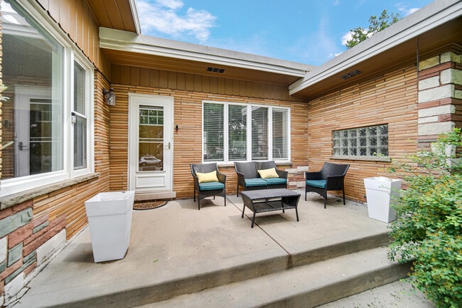 Building Photo - 9157 S Avers Ave