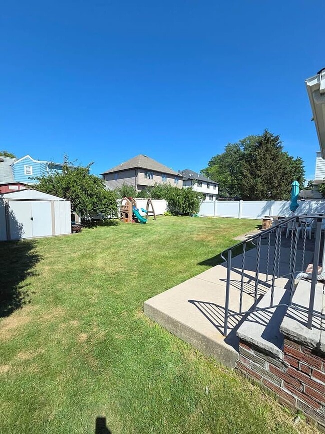 Building Photo - 26 Larkspur Ln