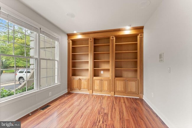 Foto del edificio - 15509 Mellon Ct