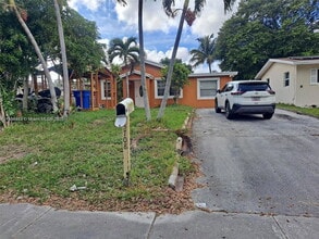 Building Photo - 3708 SW 58th Ave