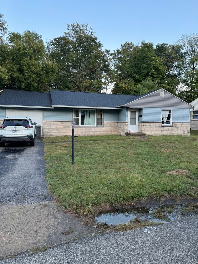 Primary Photo - 613 S Eastside Dr