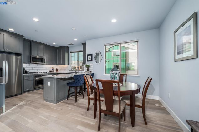 Foto del edificio - 865 Tranquility Cir