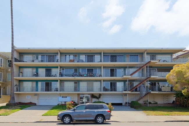 Foto del edificio - Lakeshore Gardens
