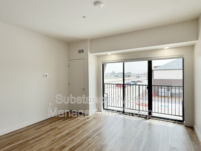 Foto del edificio - 1641 Midtown Pl