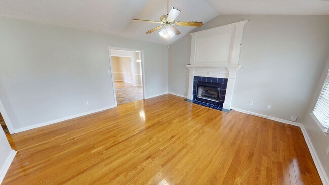 Foto del edificio - 3 Bedroom with BONUS Room in Jack Britt School District!