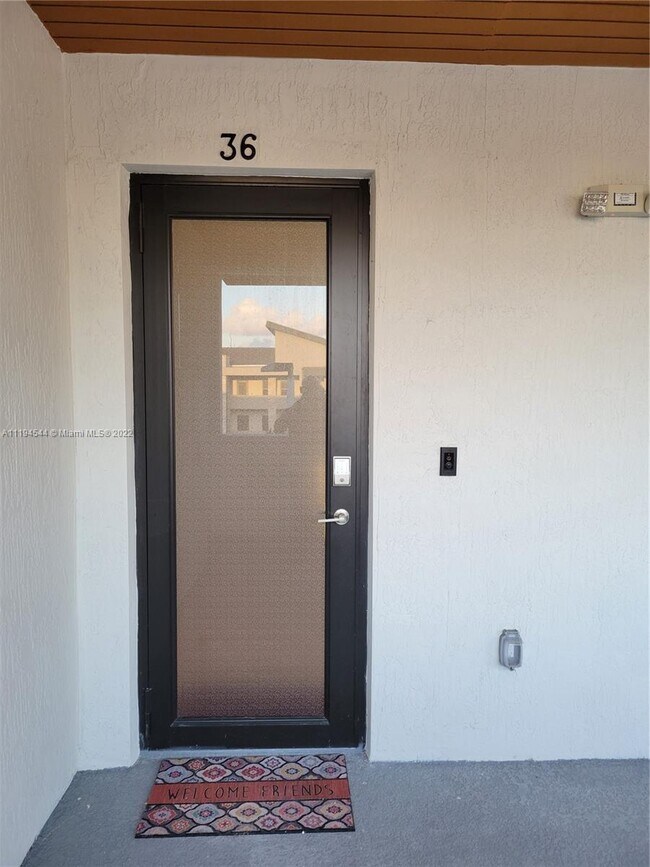 Foto del edificio - 8151 NW 104th Ave