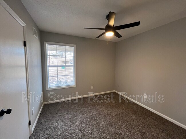 Foto del edificio - 3143 Golden Oaks Cove
