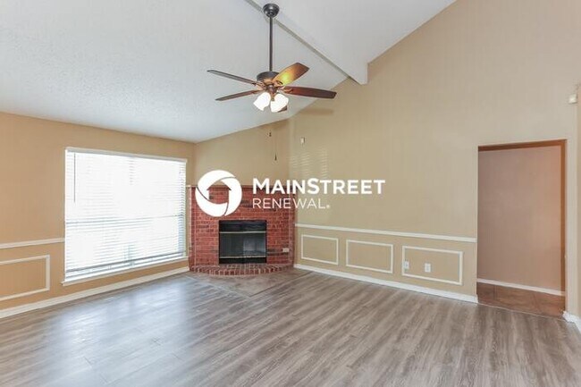 Building Photo - 4 Bedroom Pet-Friendly Home in Arlington, TX with Main Street Renewal
