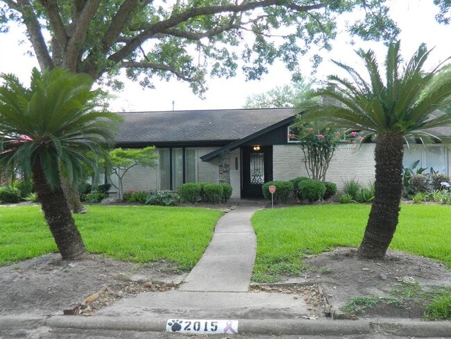 Building Photo - 2015 Crystal Ct