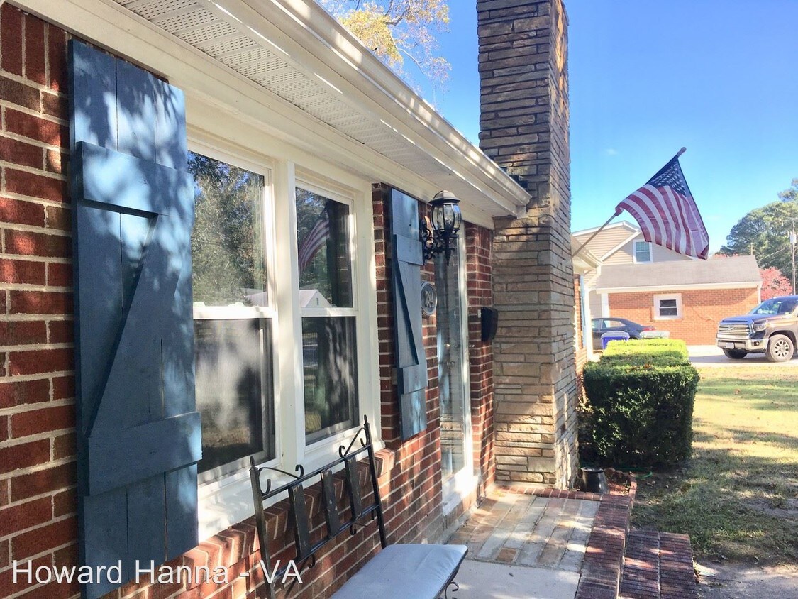 Primary Photo - 3 br, 2 bath House - 784 Sheppard Ave