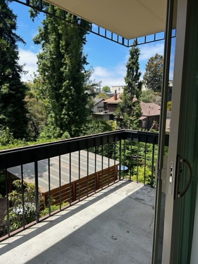 Foto del edificio - Nice Cozy 1 Bedroom Condo !!! 1 MONTHS REN...