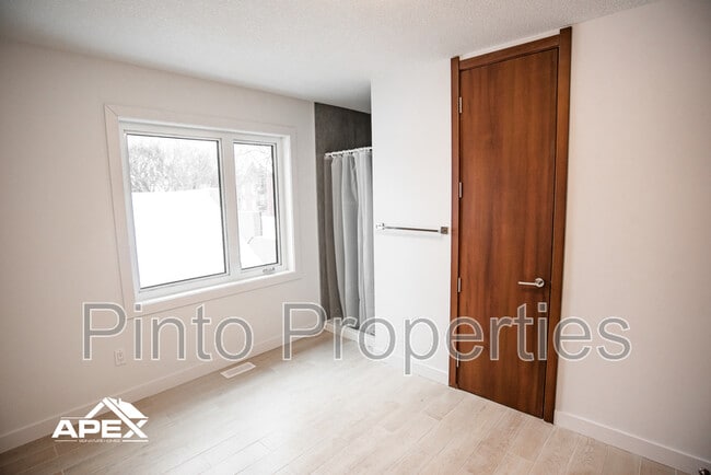 Building Photo - 10749-10786 86 Ave NW