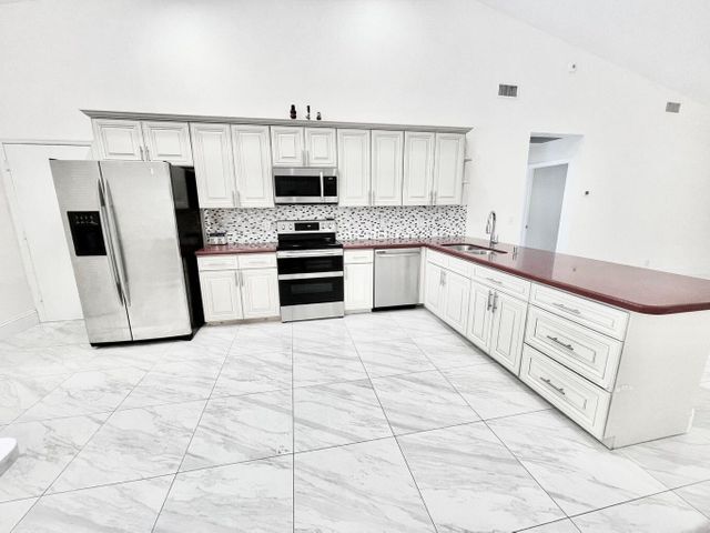 Building Photo - 19623 Back Nine Dr