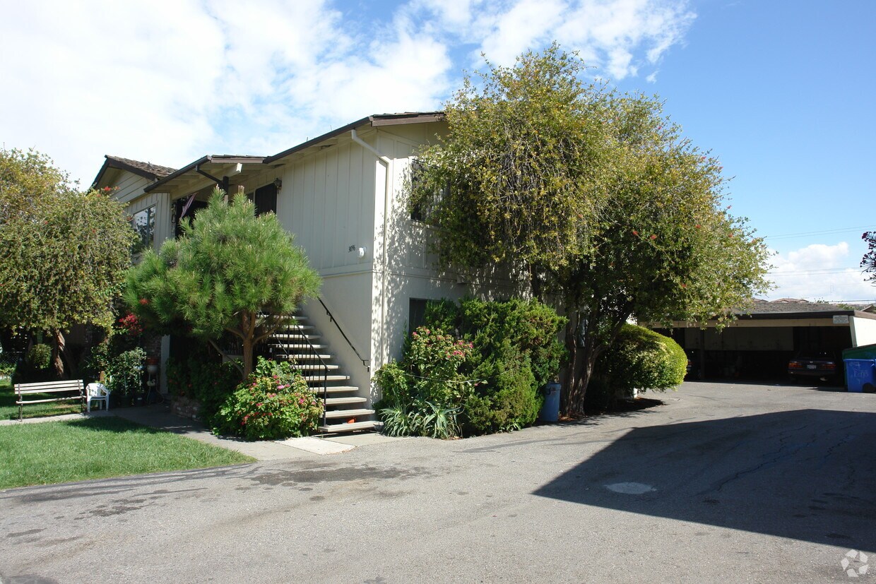 Primary Photo - 3096 Pearl Ave
