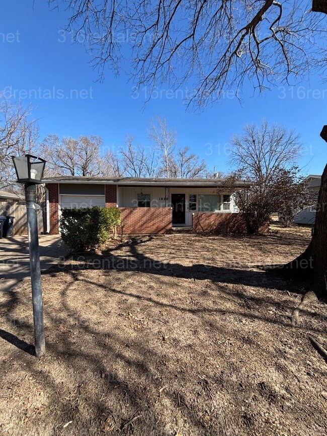 Foto del edificio - 2 bed 1 bath house available now!