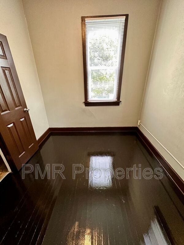 Foto del edificio - 319 N 1st St