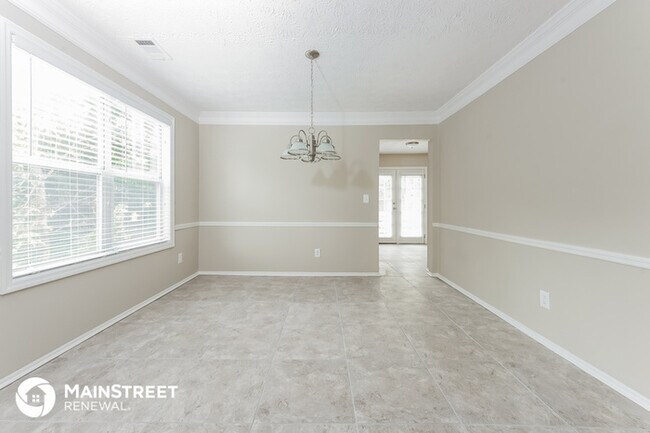 Building Photo - 621 Lone Oak Dr