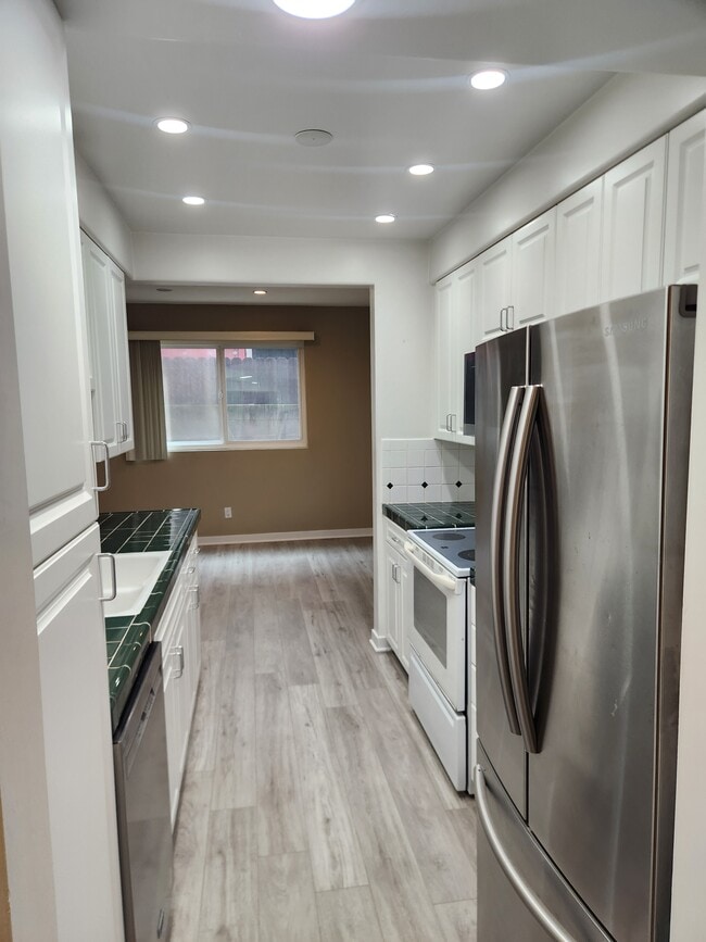 Foto del edificio - 1242 S Barrington Ave