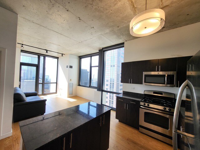 Foto principal - 235 W Van Buren St