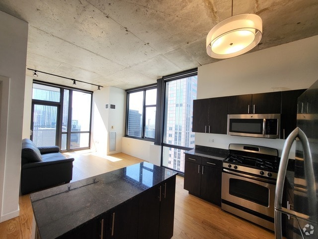 Building Photo - 235 W Van Buren St