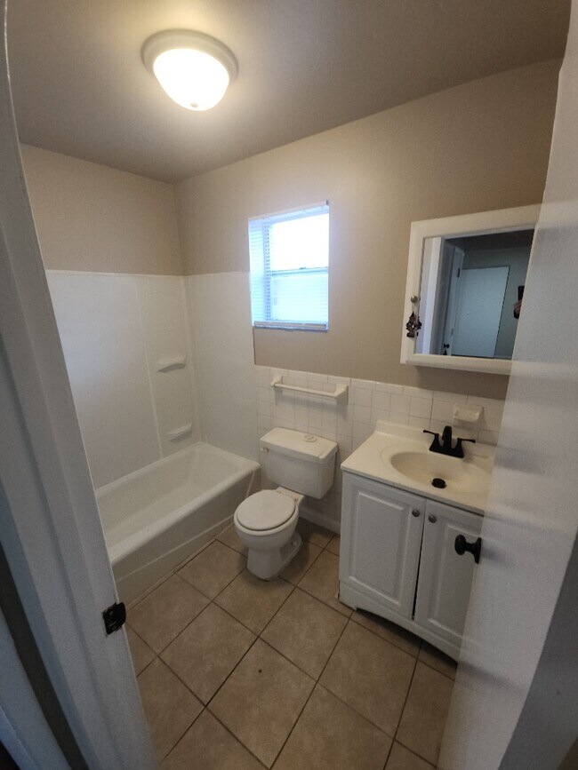 Foto del edificio - 2 bedroom 1 bath