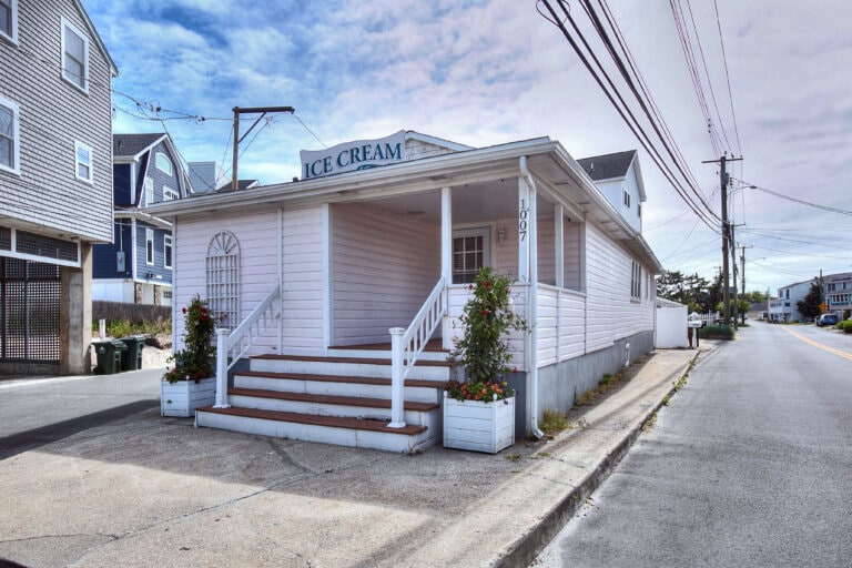 Photo - 1007 Fairfield Beach Rd (Fairfield, CT)