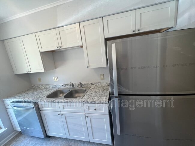 Foto del edificio - 7123 Meadow Park Ave