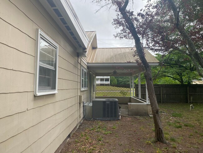 Foto del edificio - 3 Bed 1 Bath House in Washington