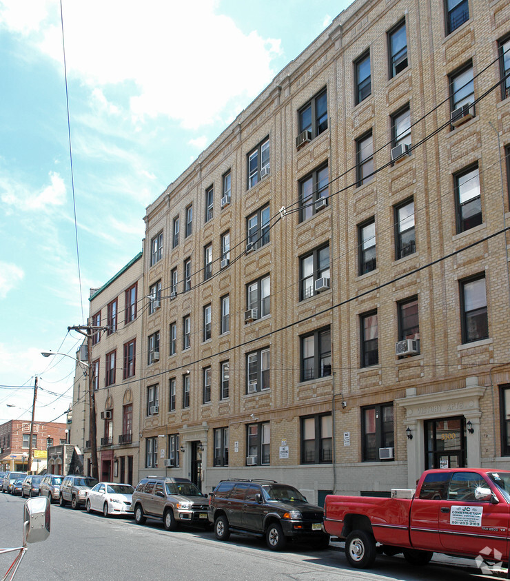 Primary Photo - Stevens Apts.